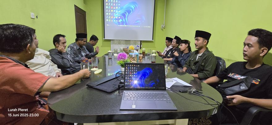 Pertemuan dengan pengurus Rukun Warga Kerto Kidul